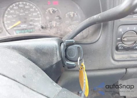 2000 Chevrolet Silverado from USA, damaged, VIN 1GCEC14V4YE134002